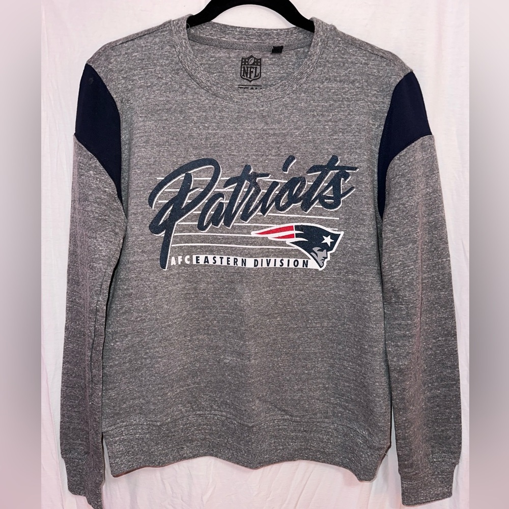 NWT NFL Patriots Official Crewneck Sweatshirt Size S